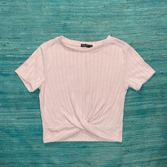 Rosie? 🎁ASOS | Bershka twist front crop top w/ cap sleeves - Picture 3 of 17